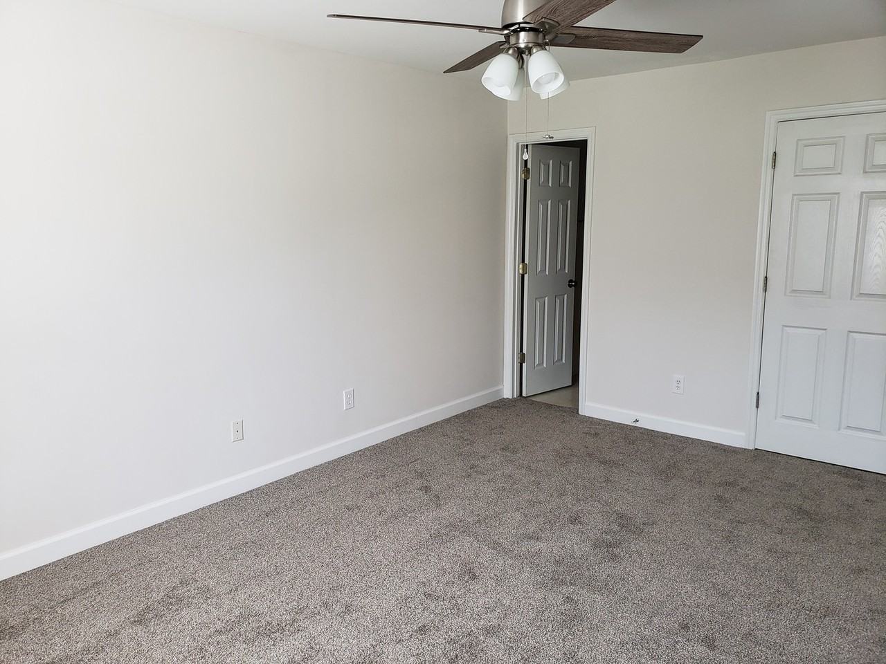 404 Northrop Pl - Photo 5 of 42