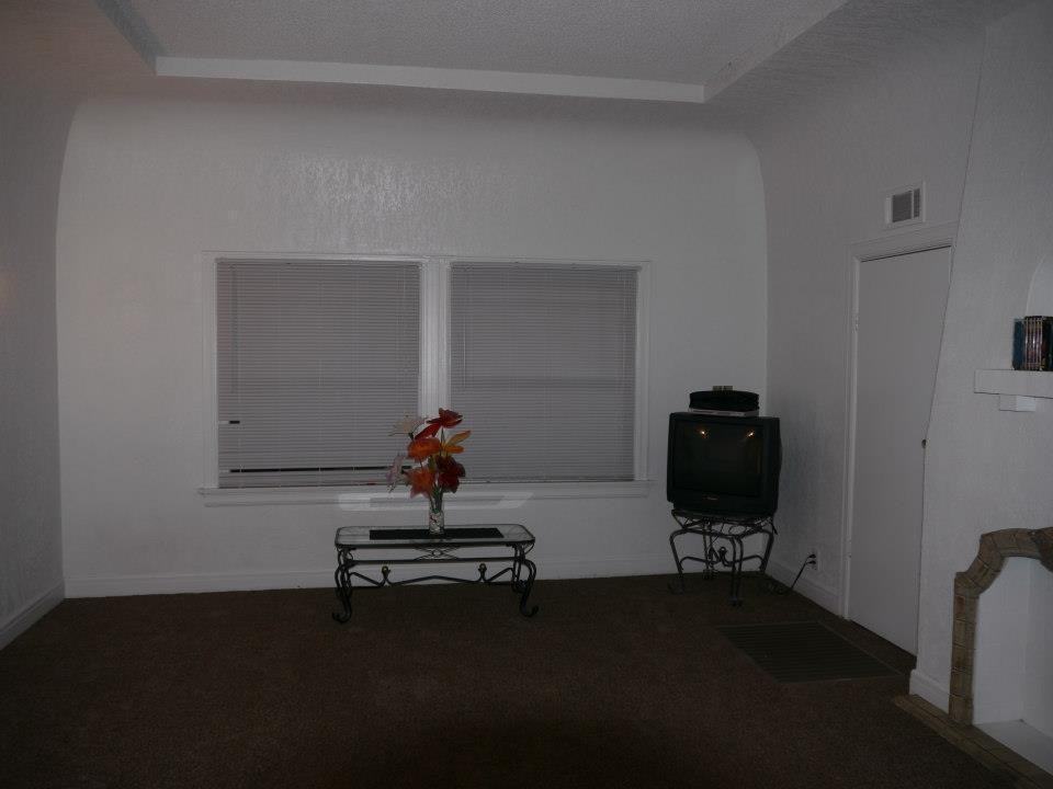 332 W Olive St - Photo 2 of 11