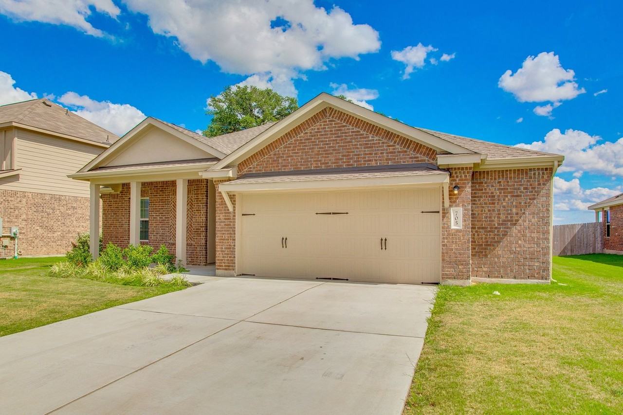 705 Heritage Grove Rd - Photo 2 of 26