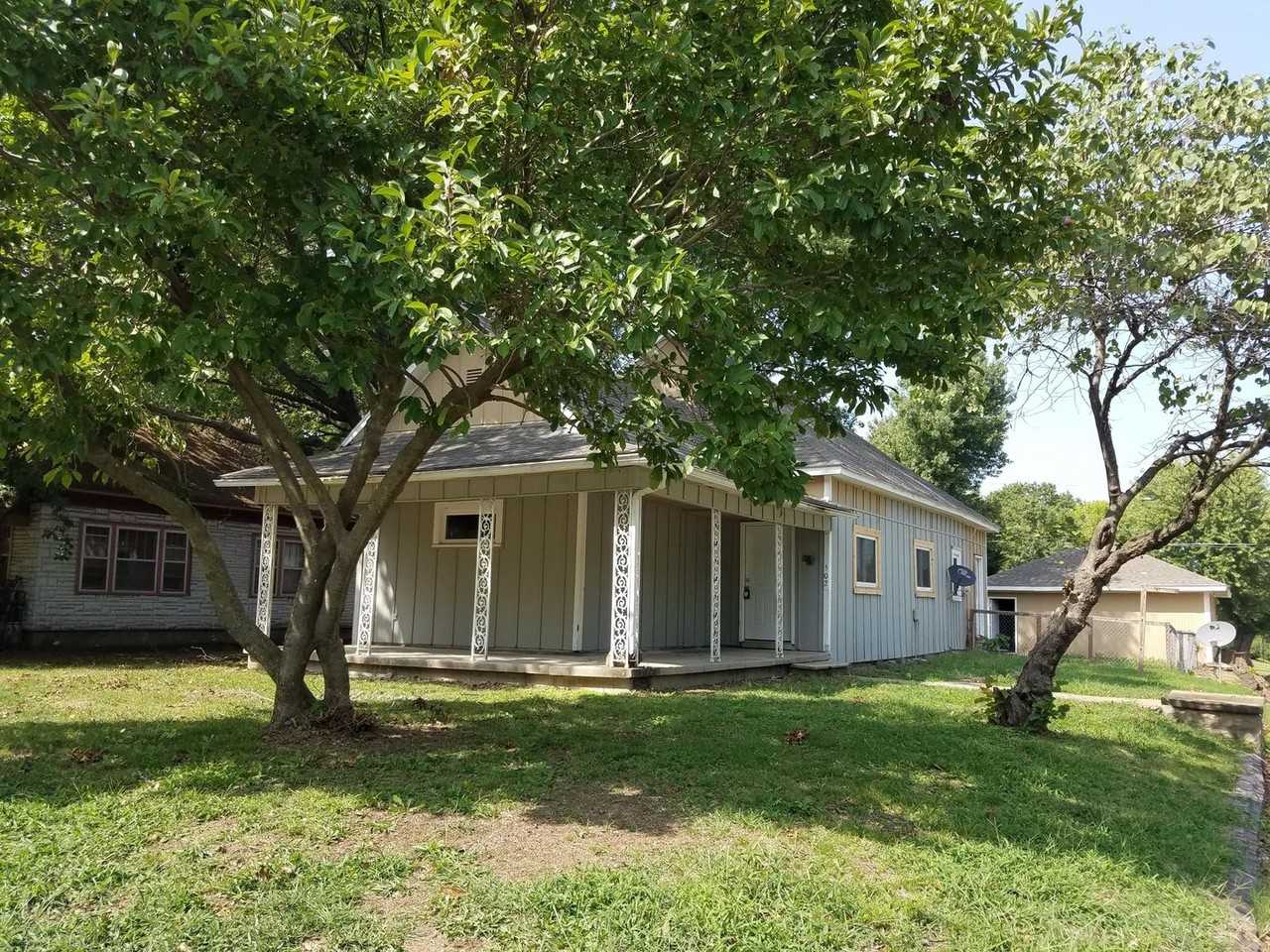 502 W 9th St - Photo 2 of 18