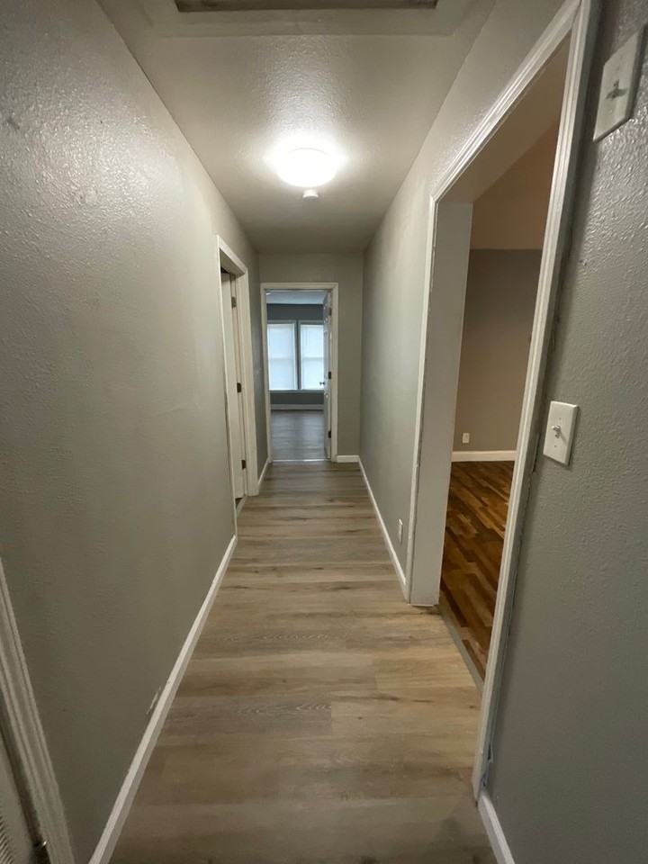 502 W 9th St - Photo 7 of 18