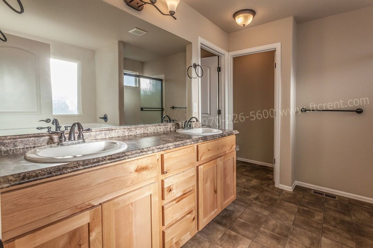 570 Lapis Pl - Photo 2 of 35