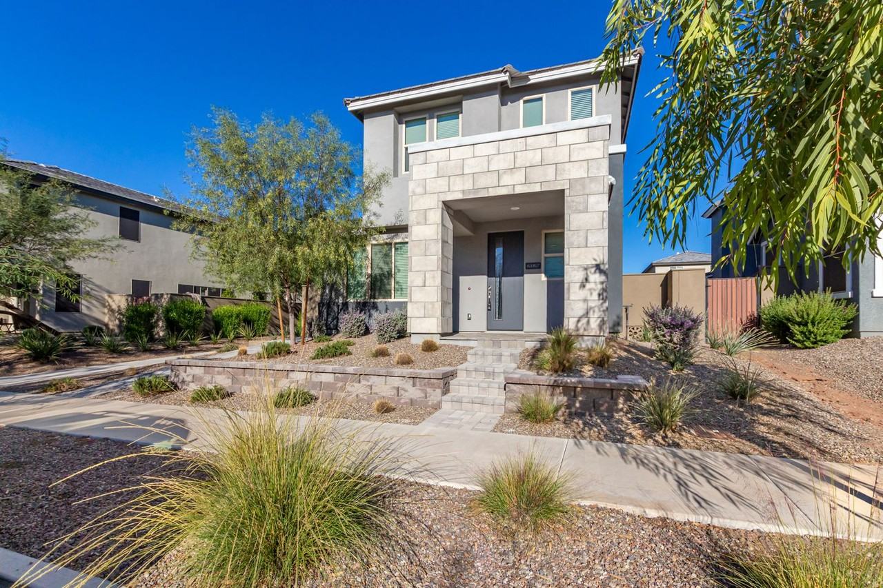 2026 W Desert Hollow Dr - Photo 3 of 28