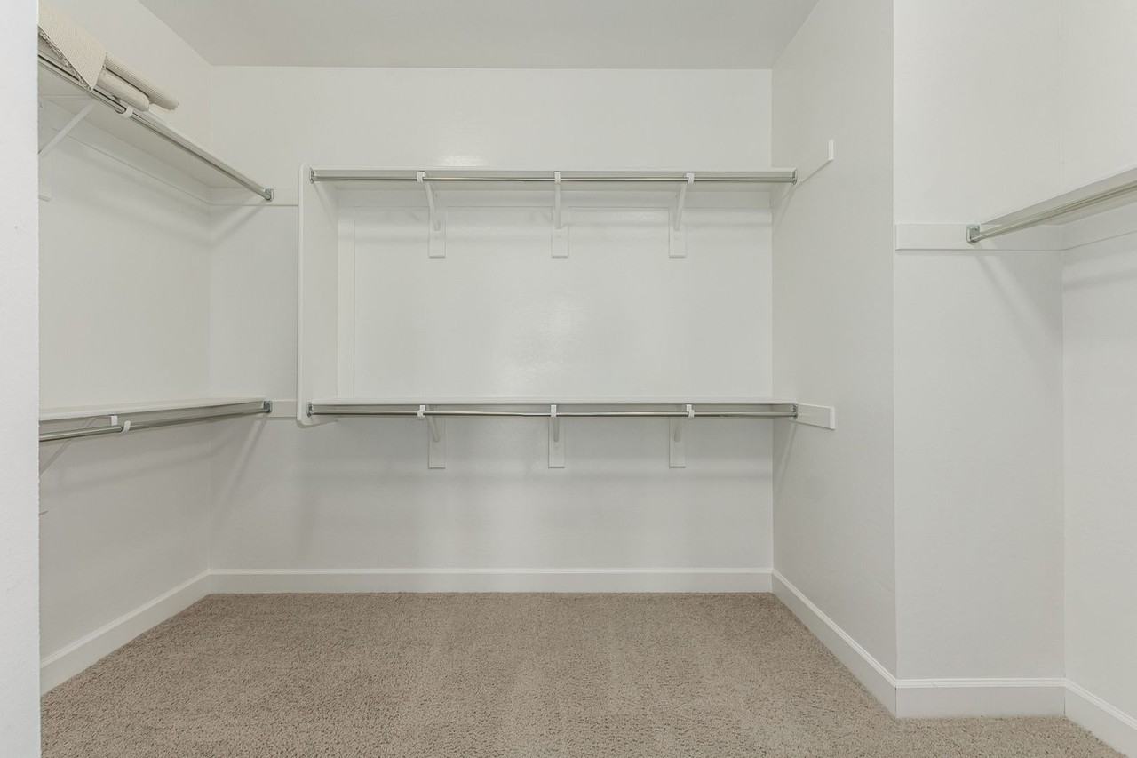 2026 W Desert Hollow Dr - Photo 4 of 28