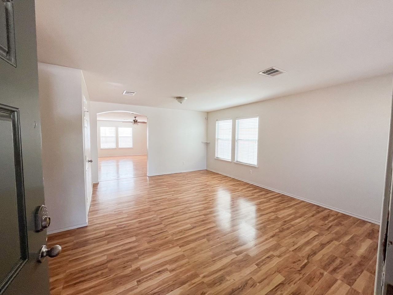 9112 Bellgrove Ct - Photo 3 of 14