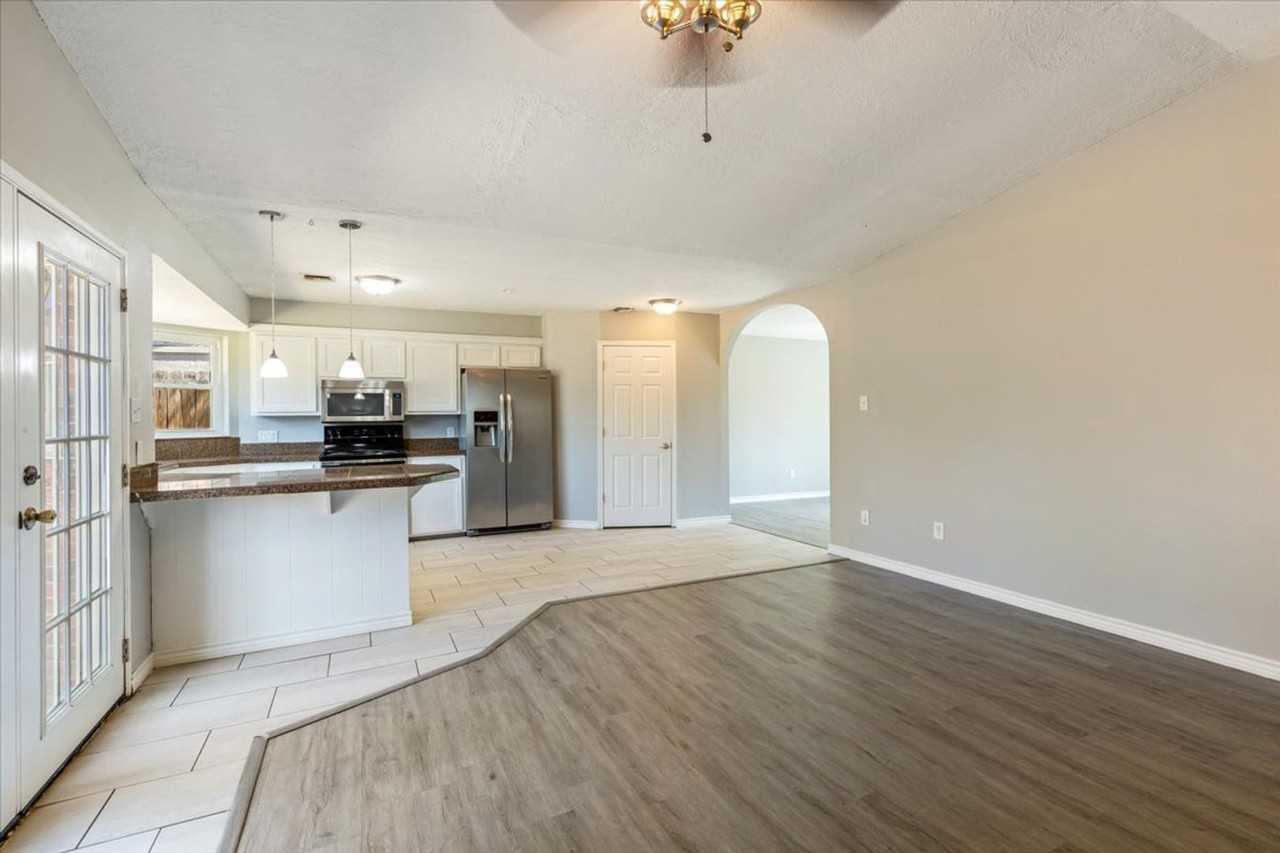 6815 Sw Fenwick Ave - Photo 3 of 19