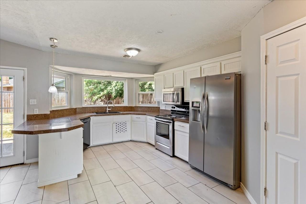 6815 Sw Fenwick Ave - Photo 4 of 19