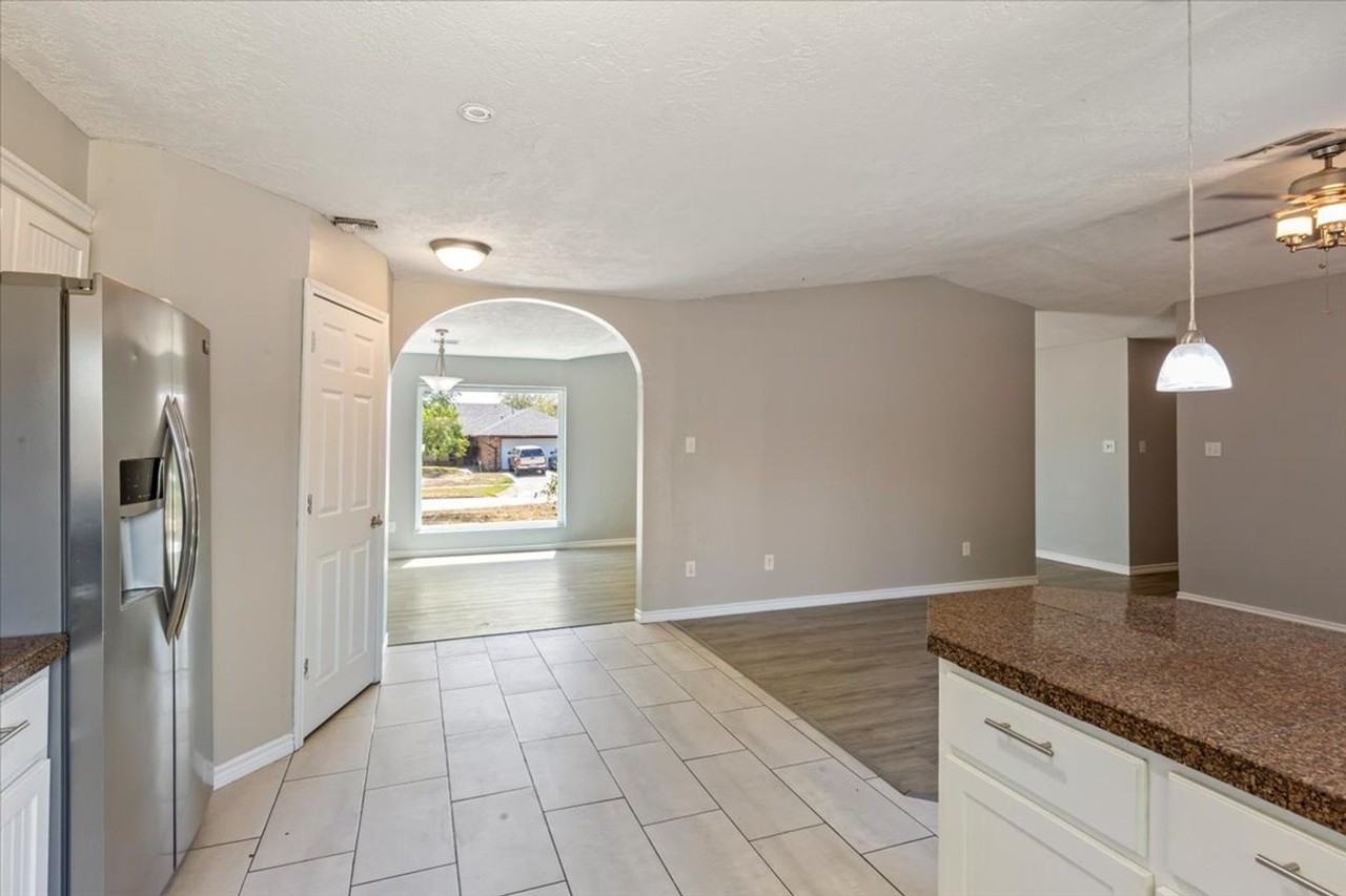 6815 Sw Fenwick Ave - Photo 5 of 19