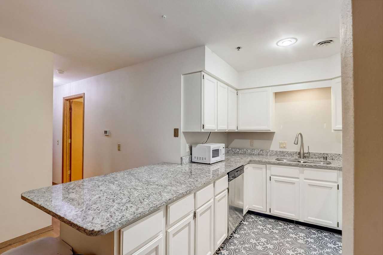 340 N Allen St - Photo 2 of 23
