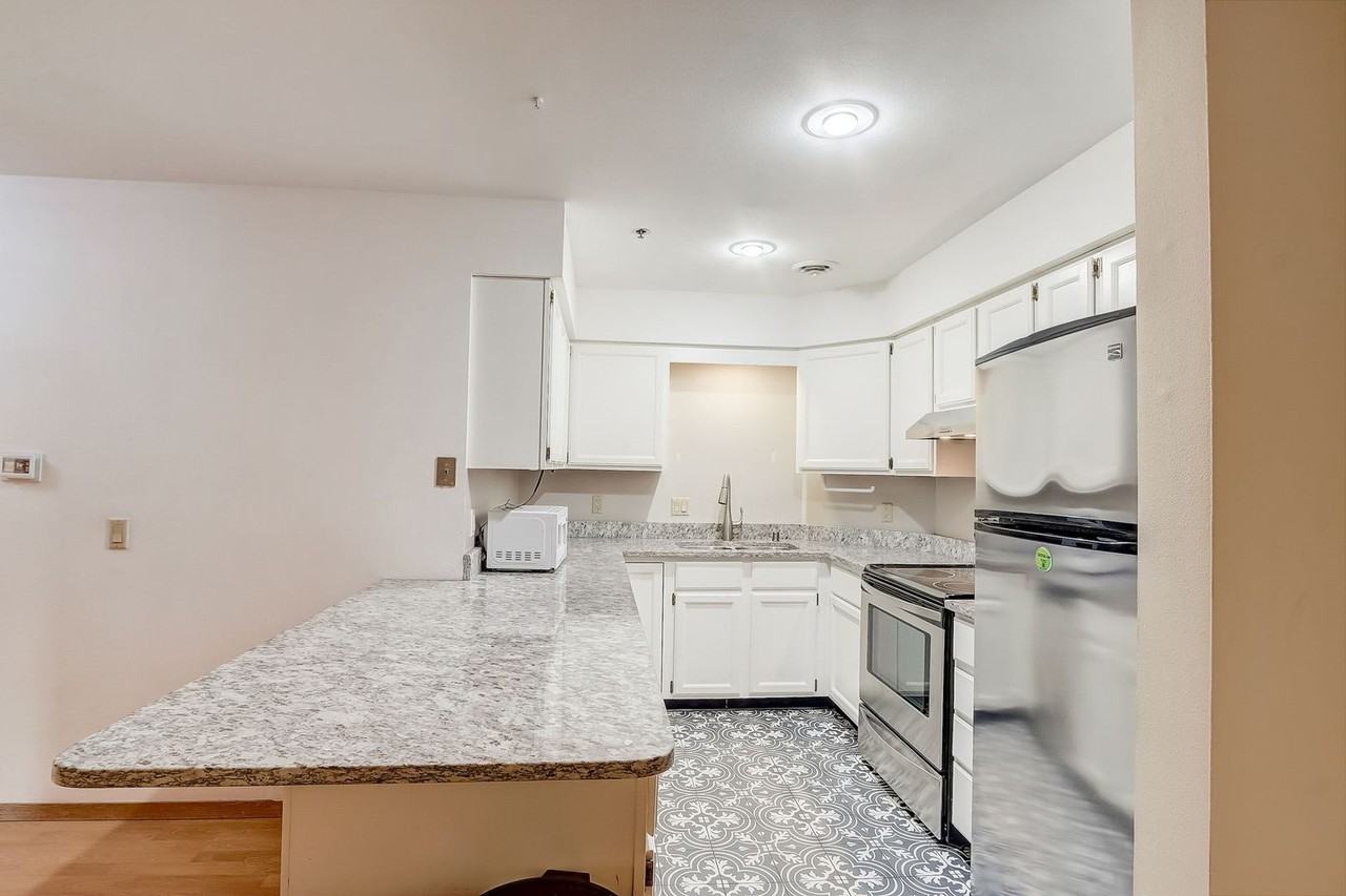 340 N Allen St - Photo 3 of 23