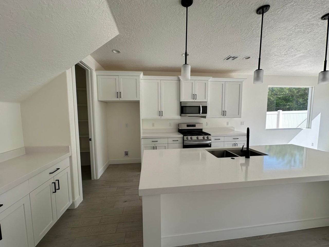 366 N 40 E - Photo 2 of 30