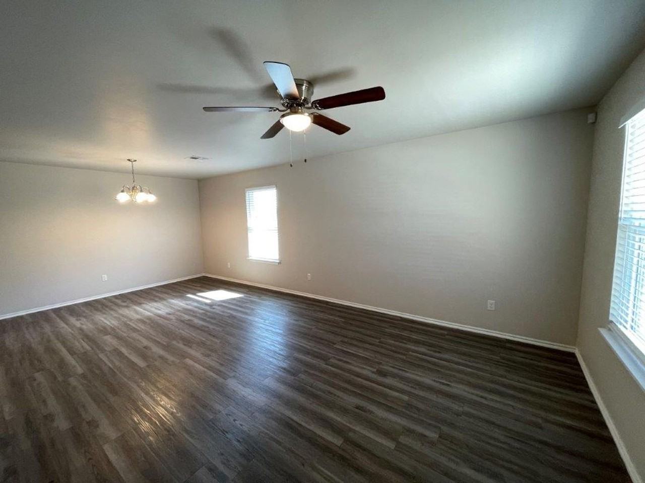 532 Parkhill Cir - Photo 2 of 10