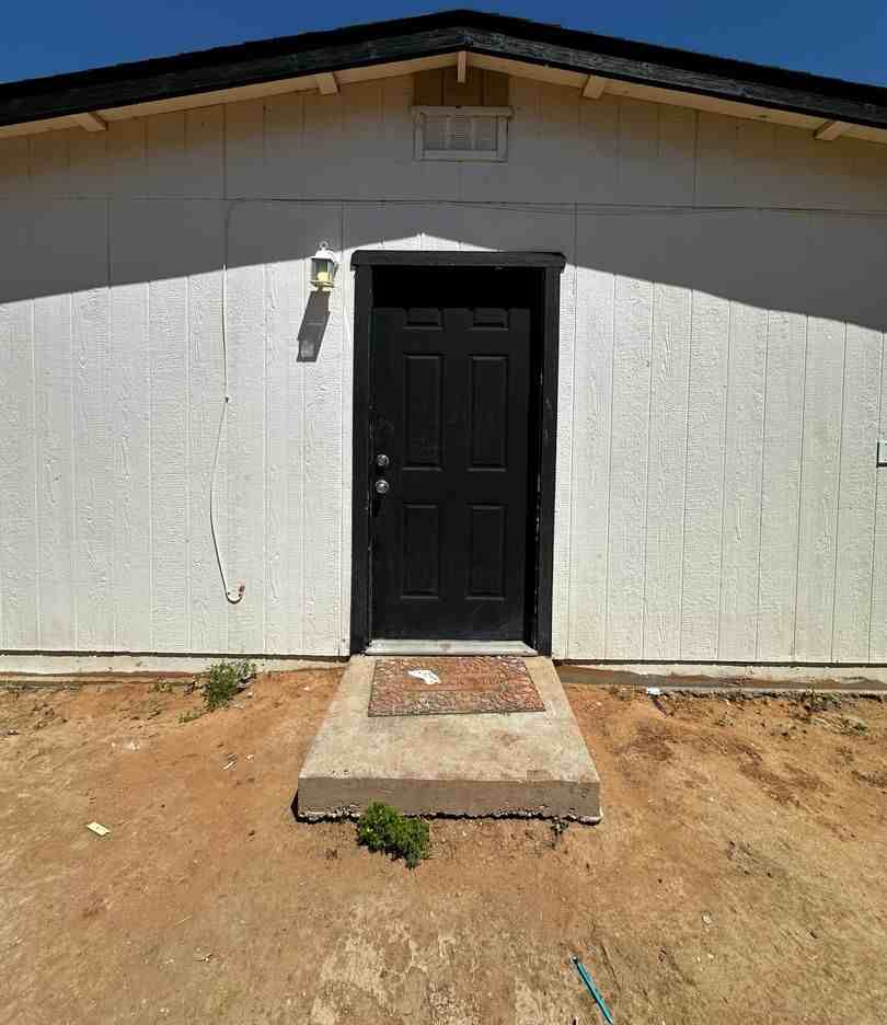 1395 S 4th St #B - Photo 2 of 8