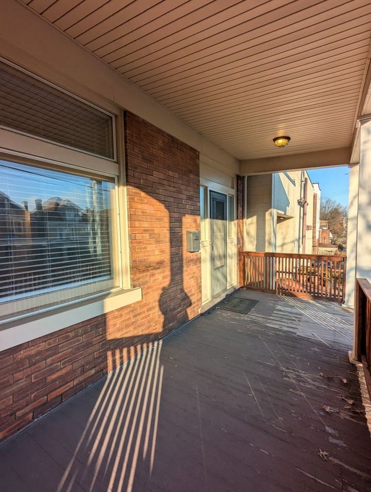 1122 Greenfield Ave - Photo 2 of 24