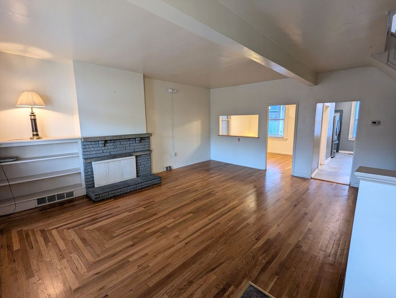 1122 Greenfield Ave - Photo 3 of 24