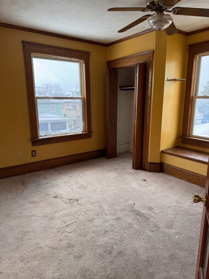 925 Winslow Ave - Photo 2 of 10