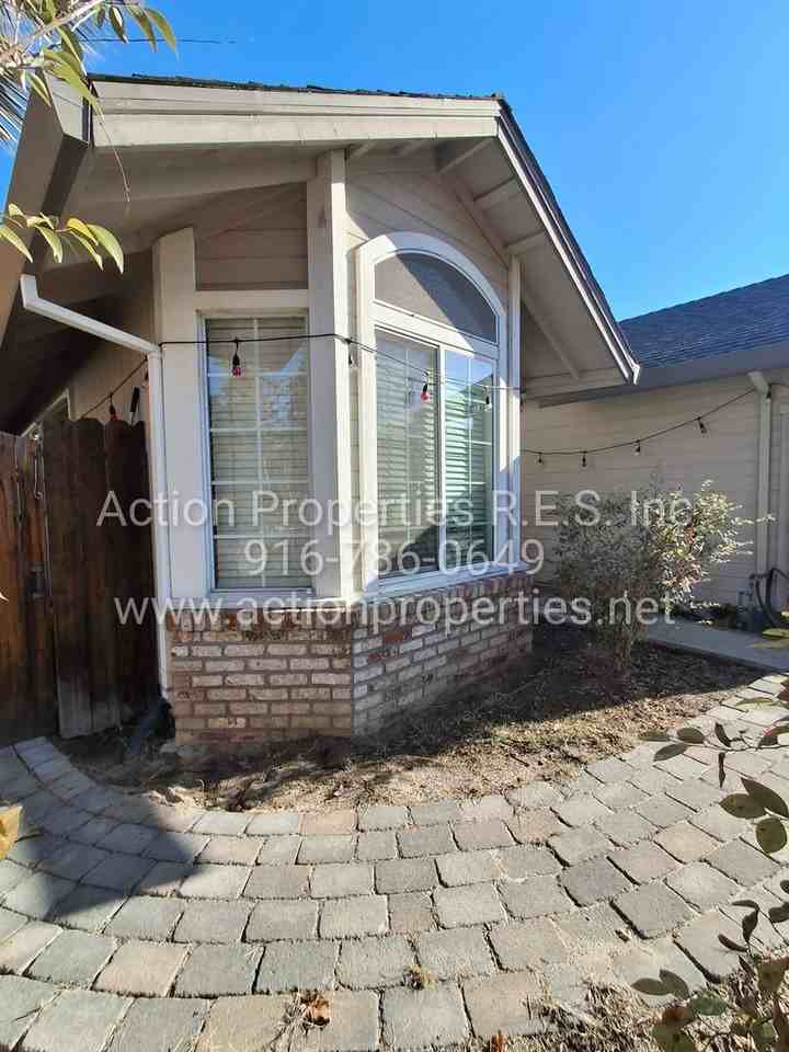 8324 Lonely Hill Way - Photo 7 of 50