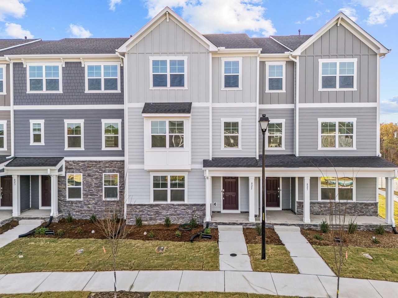 825 Basswood Glen Trl - Photo 2 of 32