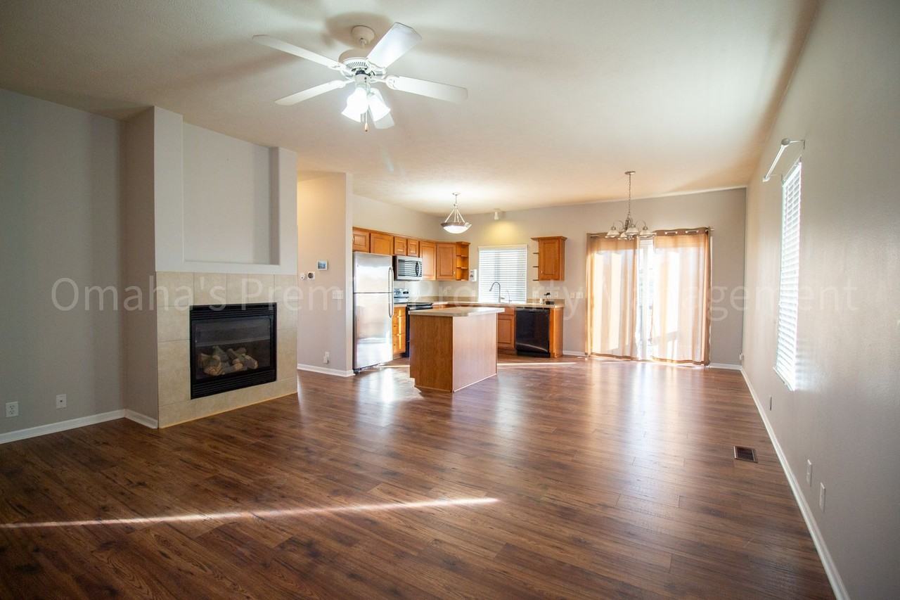 10407 S 26th St - Photo 2 of 29