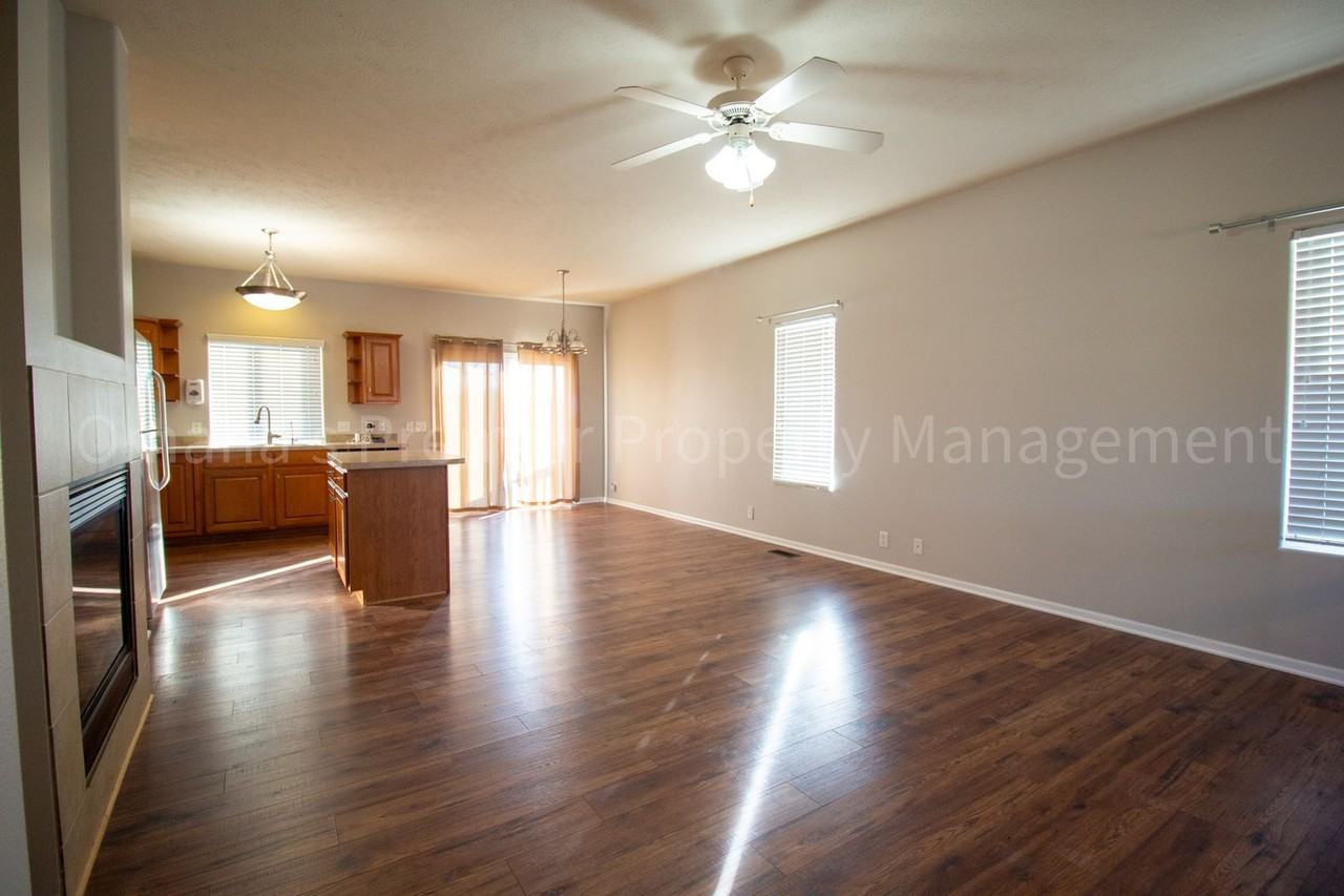 10407 S 26th St - Photo 4 of 29