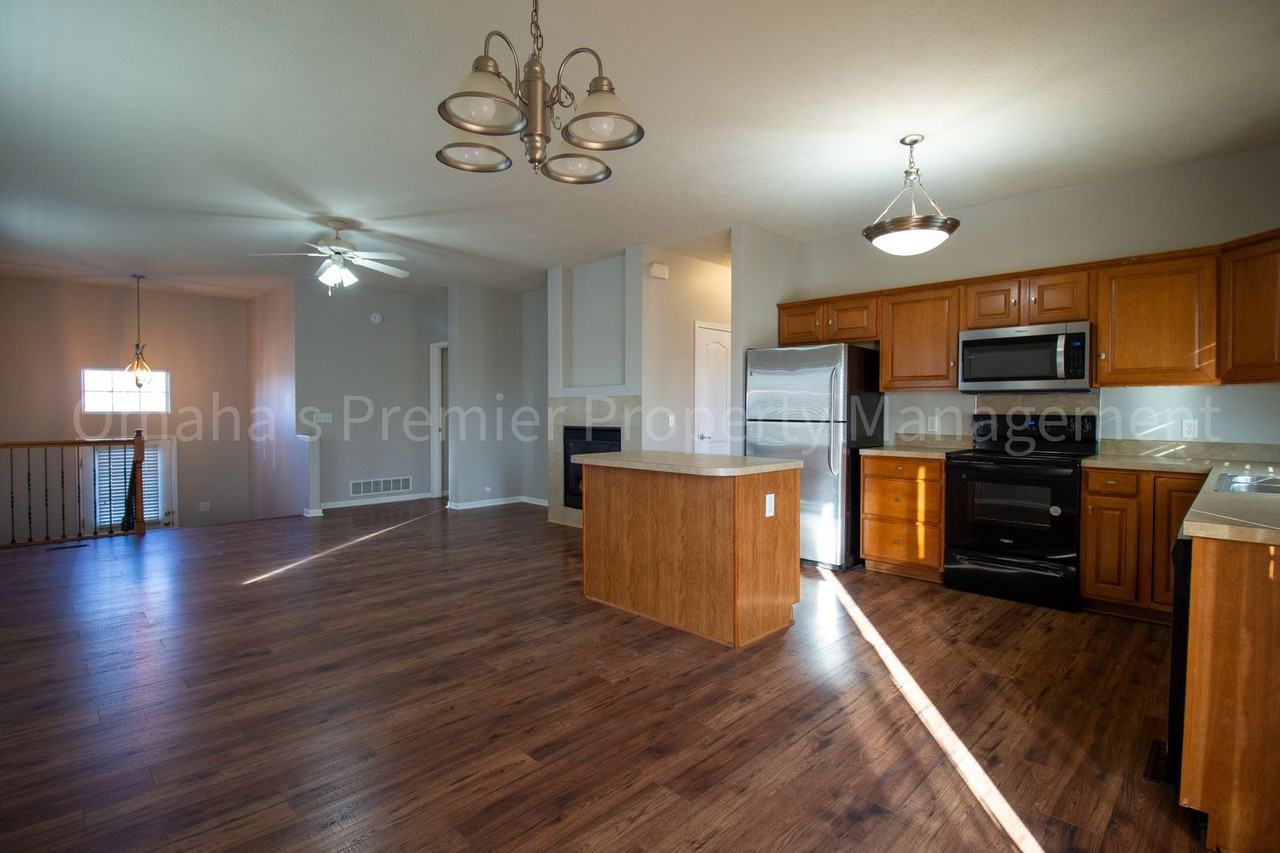 10407 S 26th St - Photo 5 of 29