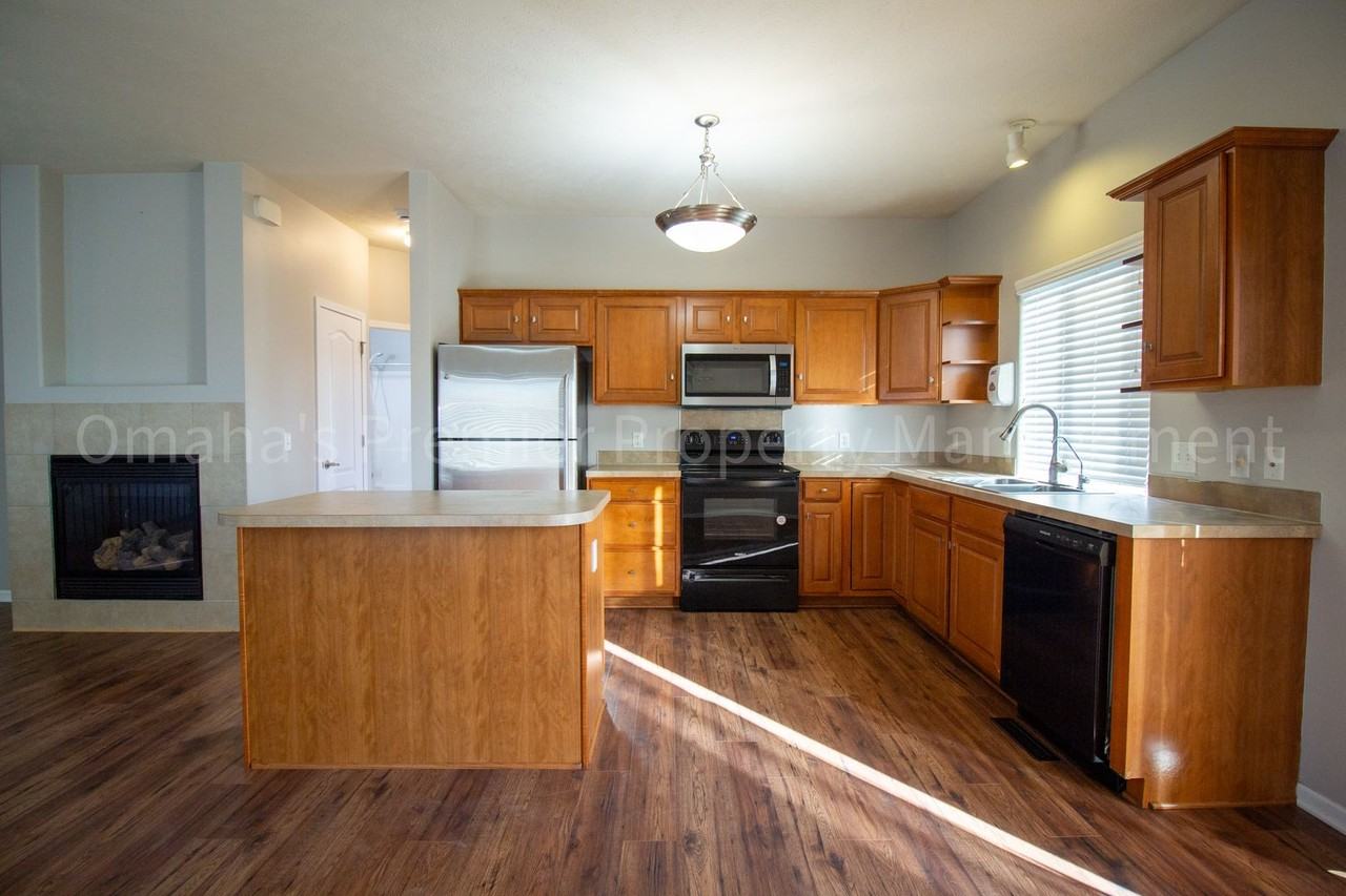 10407 S 26th St - Photo 6 of 29