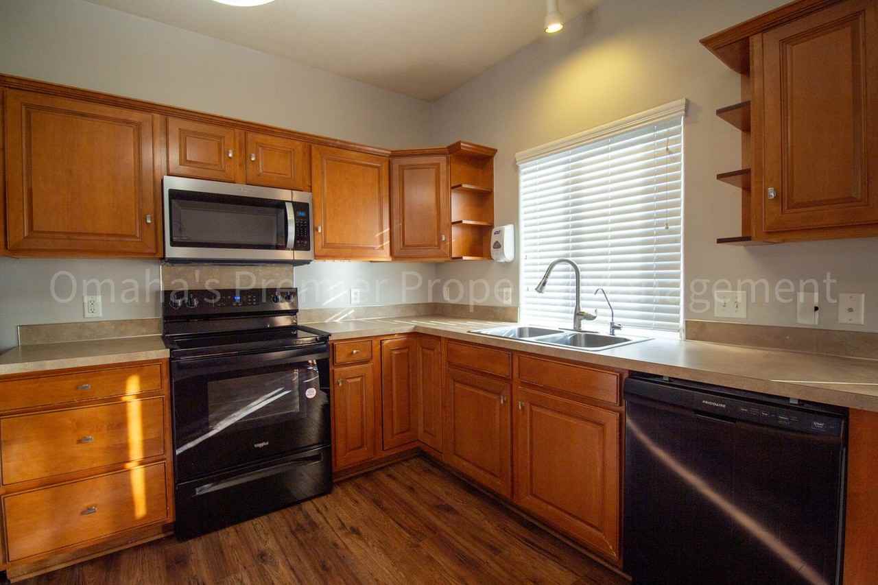 10407 S 26th St - Photo 7 of 29