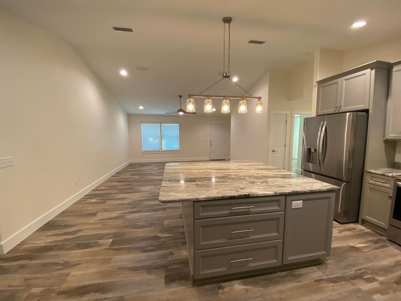 1402 Parkway Dr - Photo 2 of 22