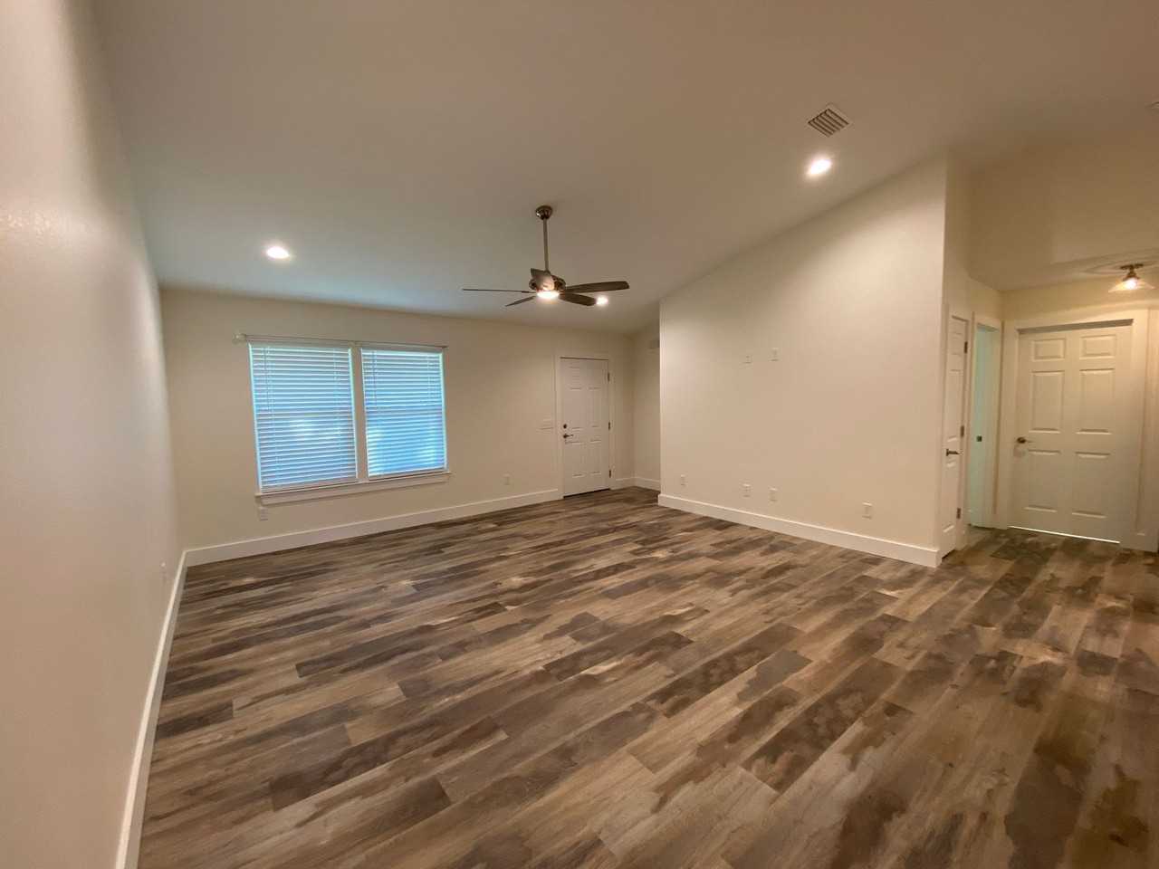 1402 Parkway Dr - Photo 3 of 22