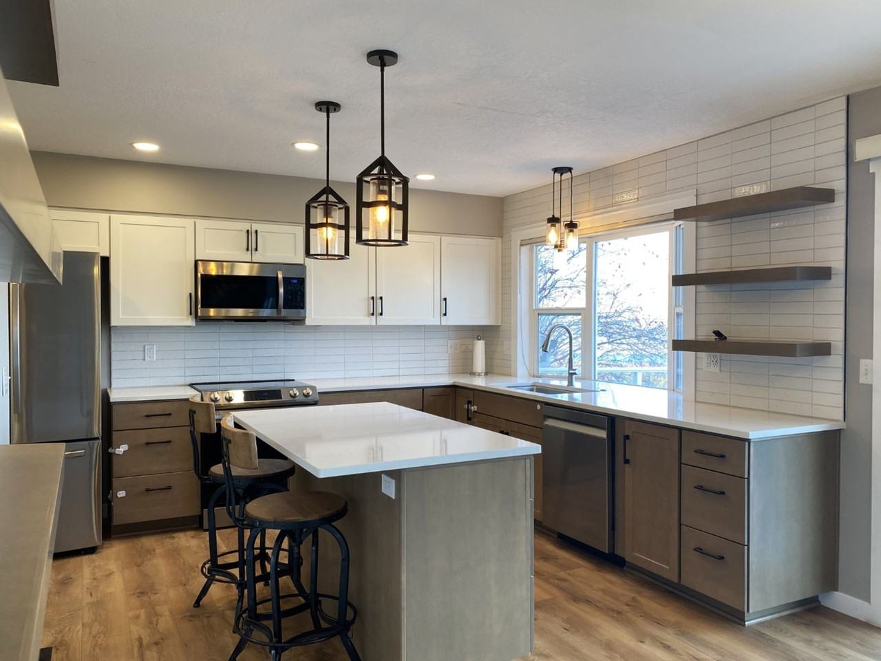 917 E Scenic Dr - Photo 3 of 36