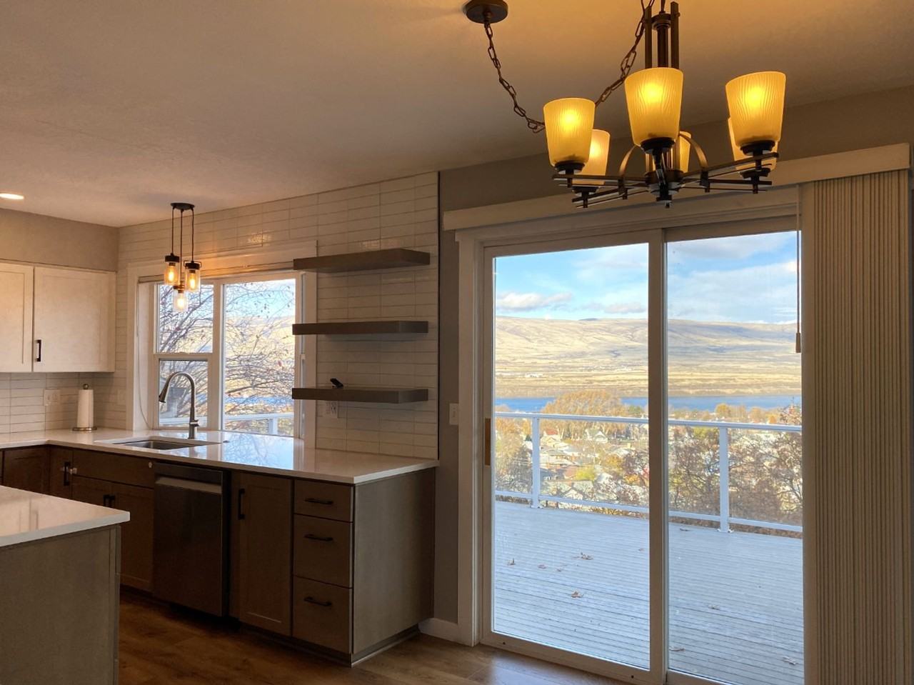 917 E Scenic Dr - Photo 4 of 36