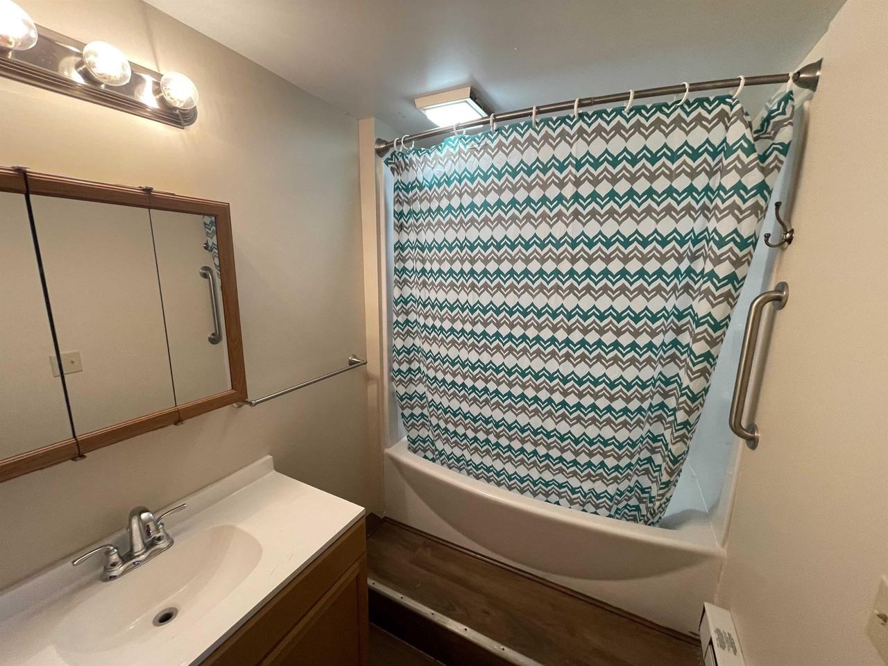 Valley Point Apartments - Photo 2 of 12