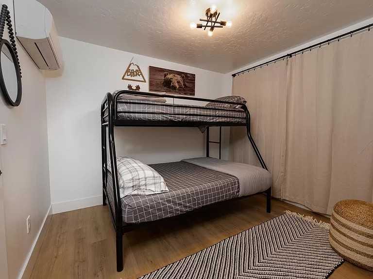 4623 West Catalpa Drive - Photo 2 of 25