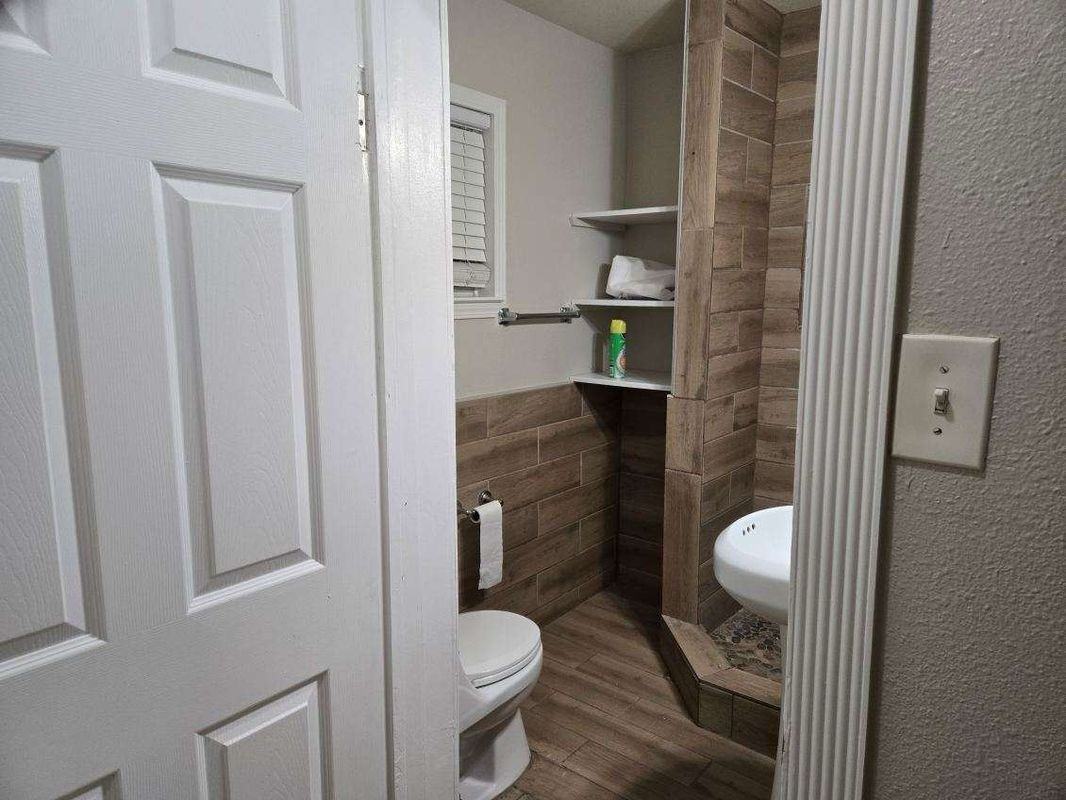 105 D St ##1/2 - Photo 3 of 11