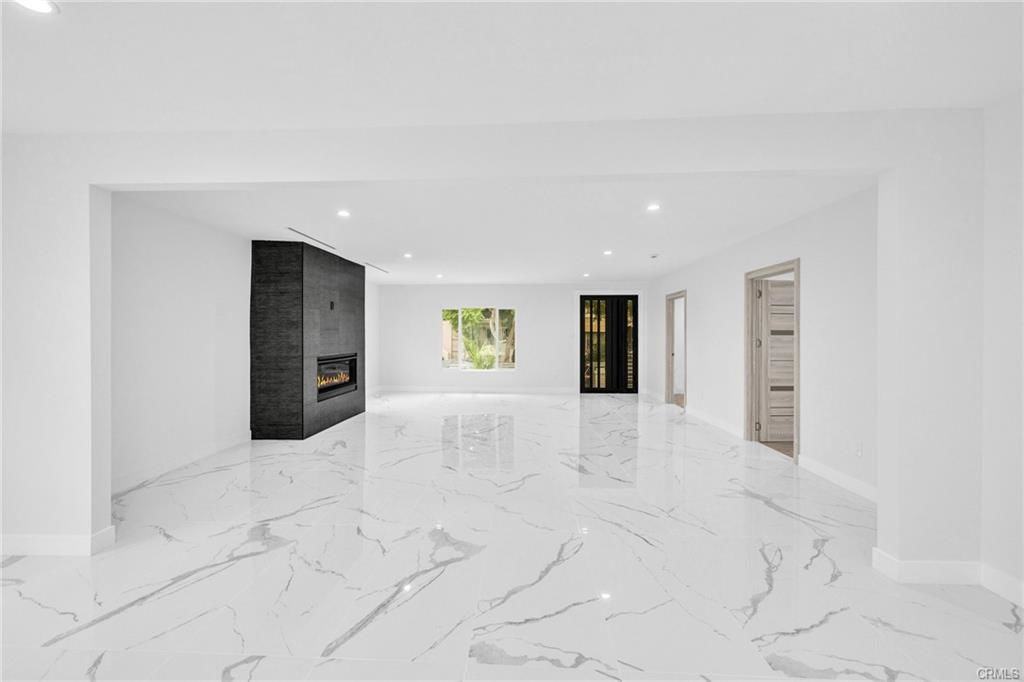 1832 N Alexandria Ave - Photo 3 of 8