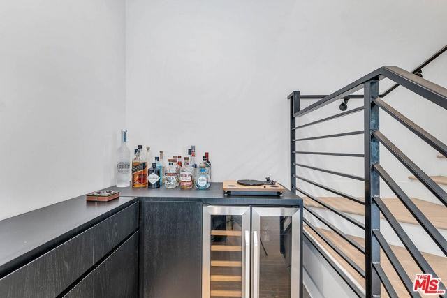 1350 1/2 N Fairfax Ave - Photo 2 of 8