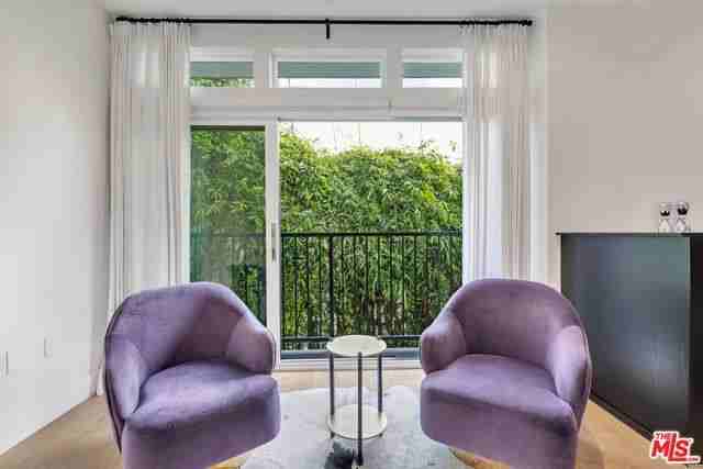 1350 1/2 N Fairfax Ave - Photo 3 of 8