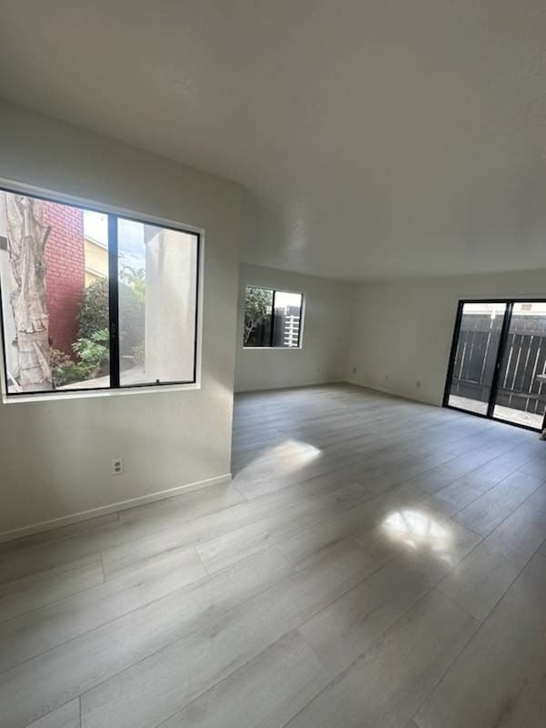 917 Peninsula St - Photo 2 of 7