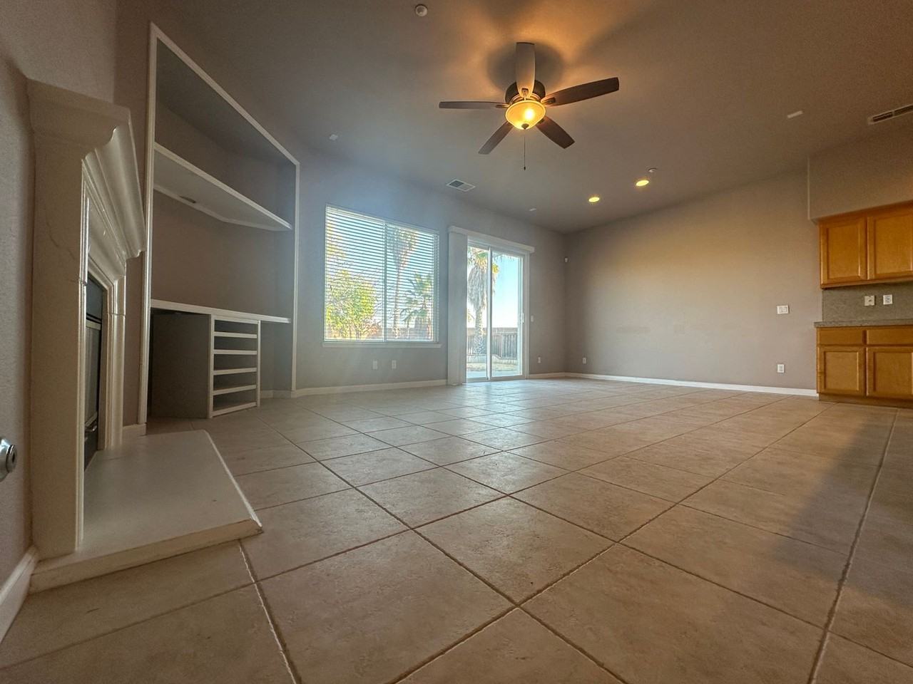 811 Oakmont Ct - Photo 2 of 31