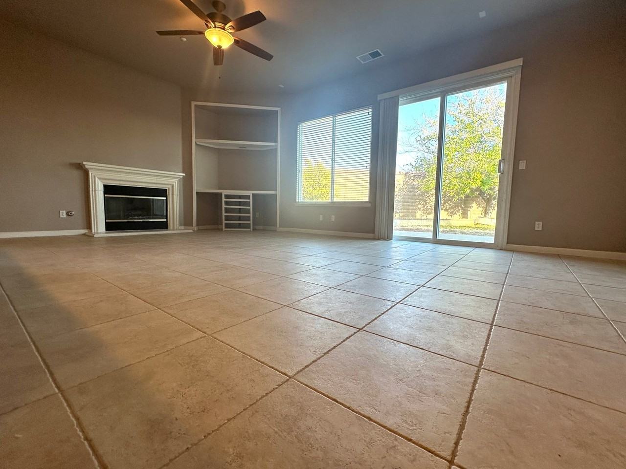811 Oakmont Ct - Photo 3 of 31