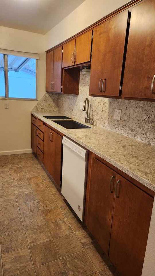 1455 Driftwood Ct - Photo 7 of 13