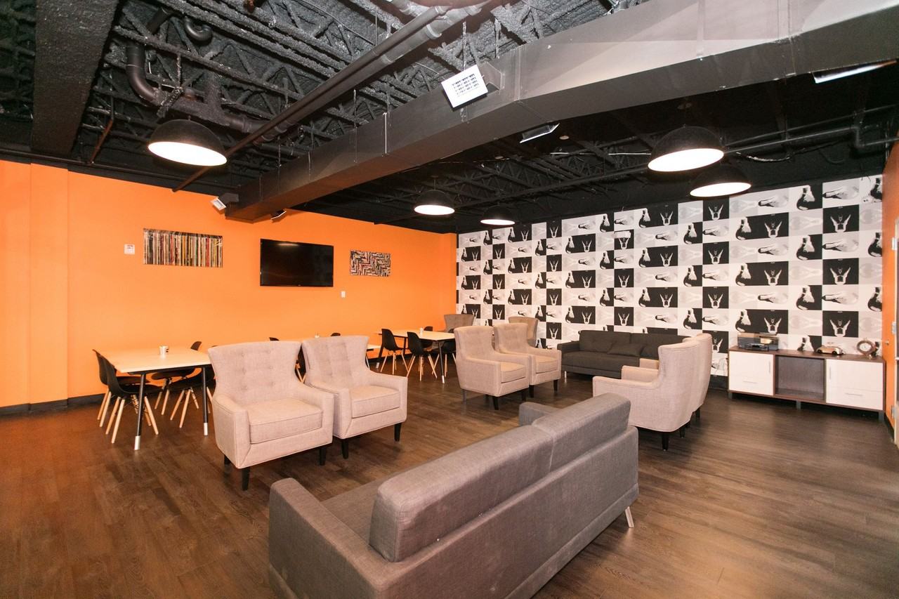 Live 501 - Photo 2 of 6