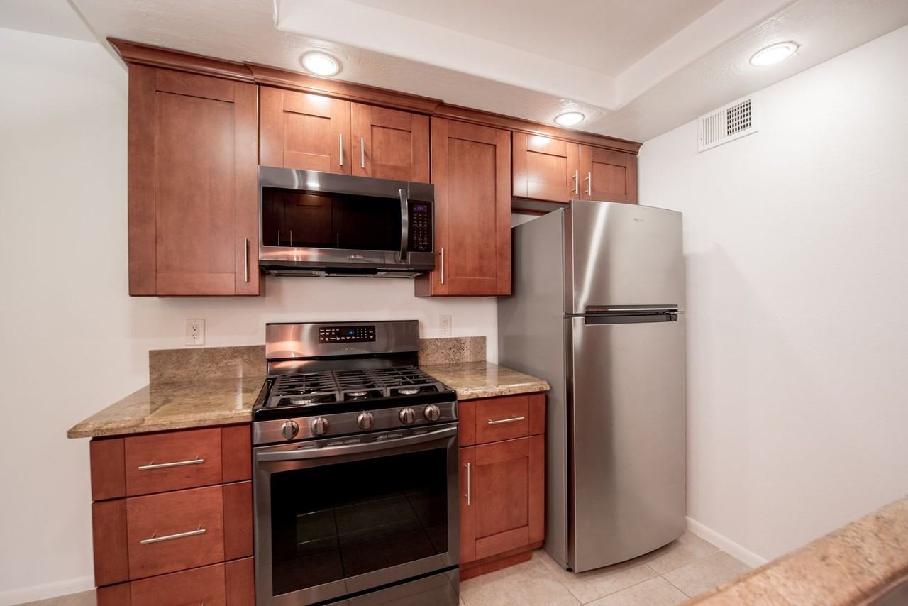 2323 Huntington St #902 - Photo 7 of 32