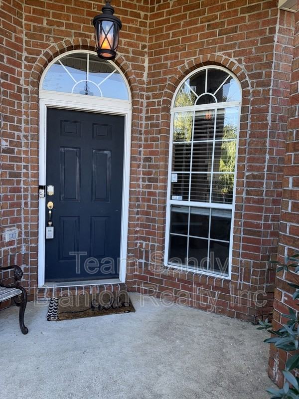 1025 Freeboard Blvd - Photo 2 of 50