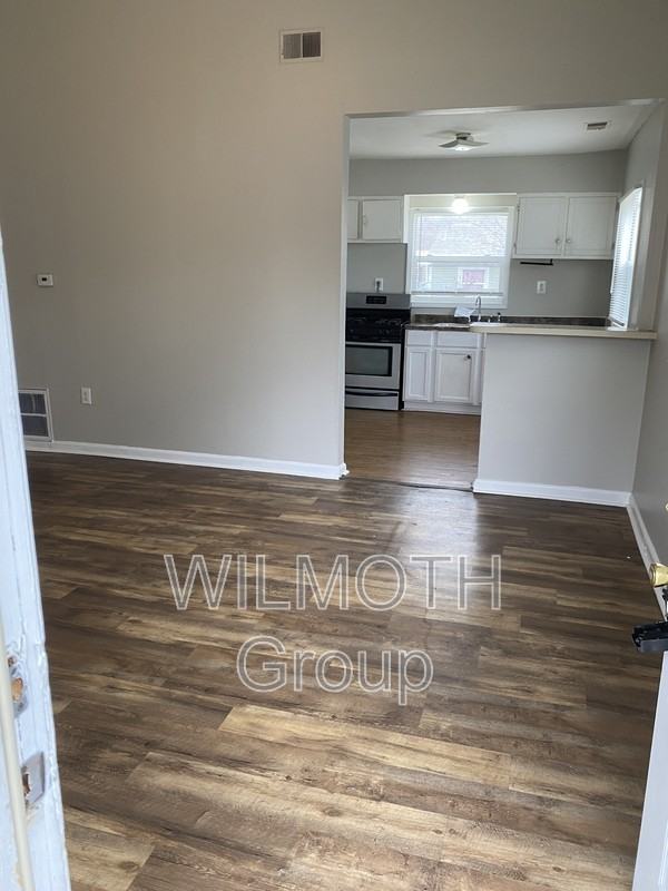 6255 Commodore Dr - Photo 3 of 15