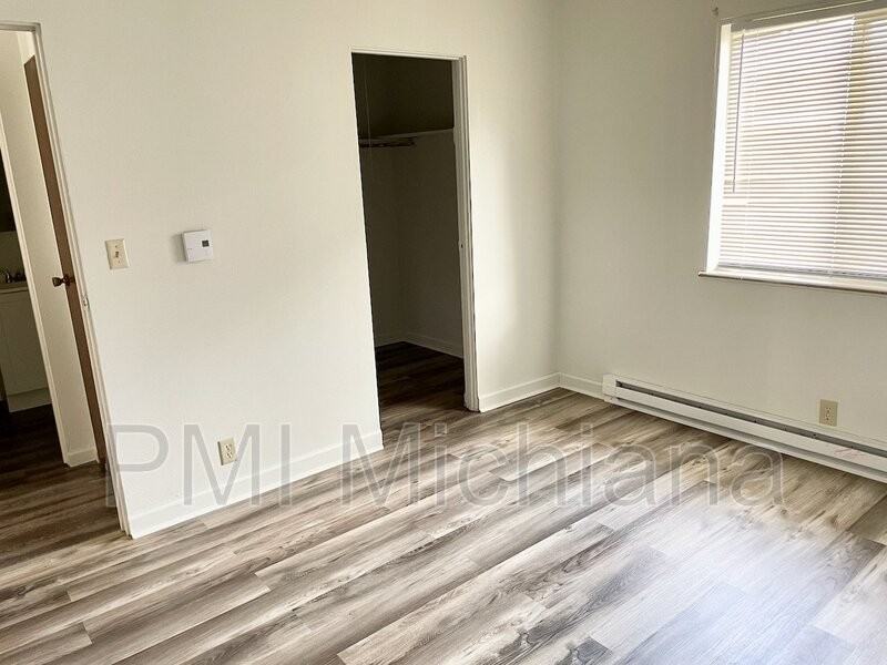 2010 Lathrop St - Photo 4 of 9