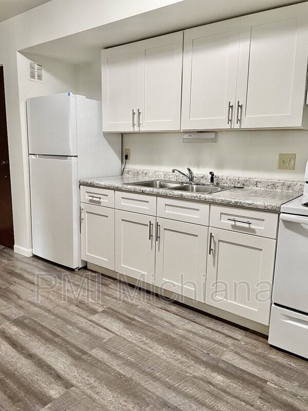 2010 Lathrop St - Photo 6 of 9