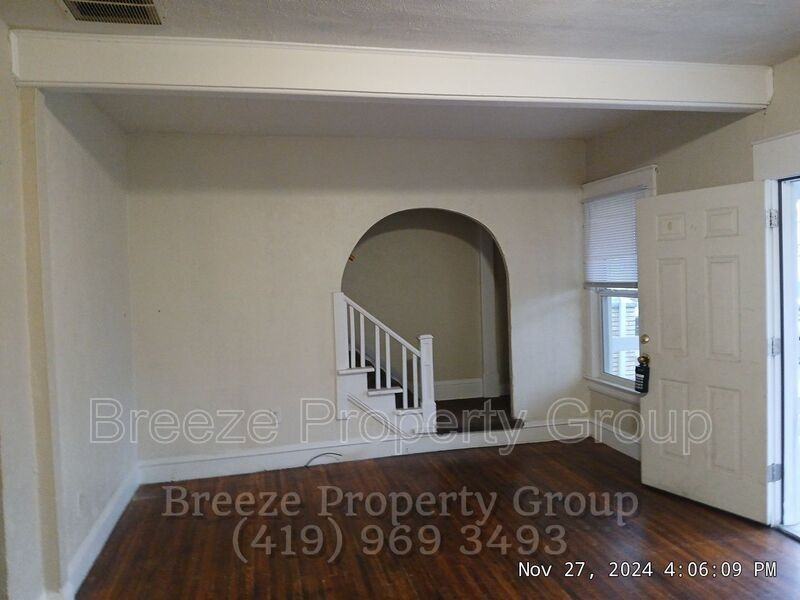 705 Nicholas St - Photo 2 of 12