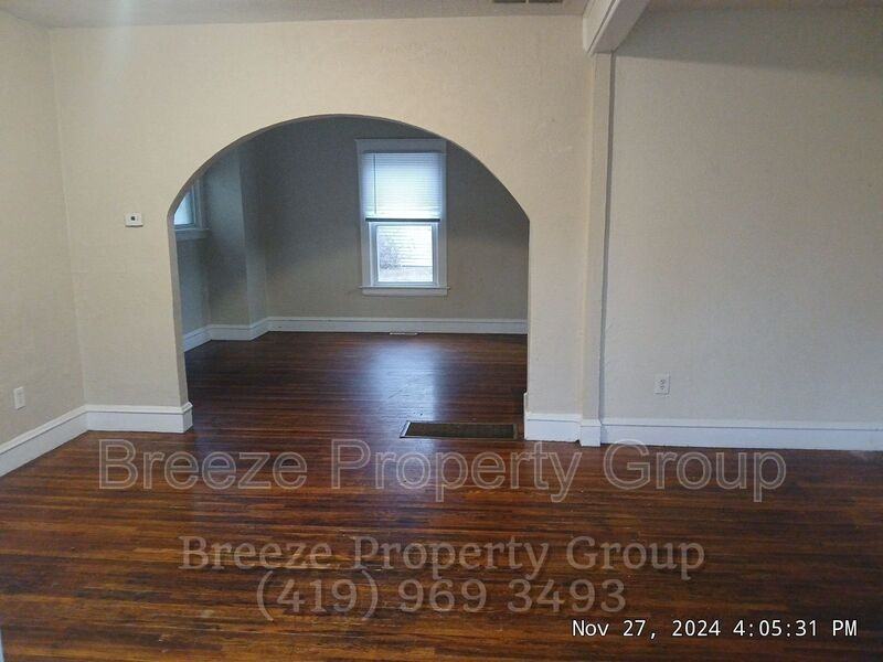 705 Nicholas St - Photo 3 of 12