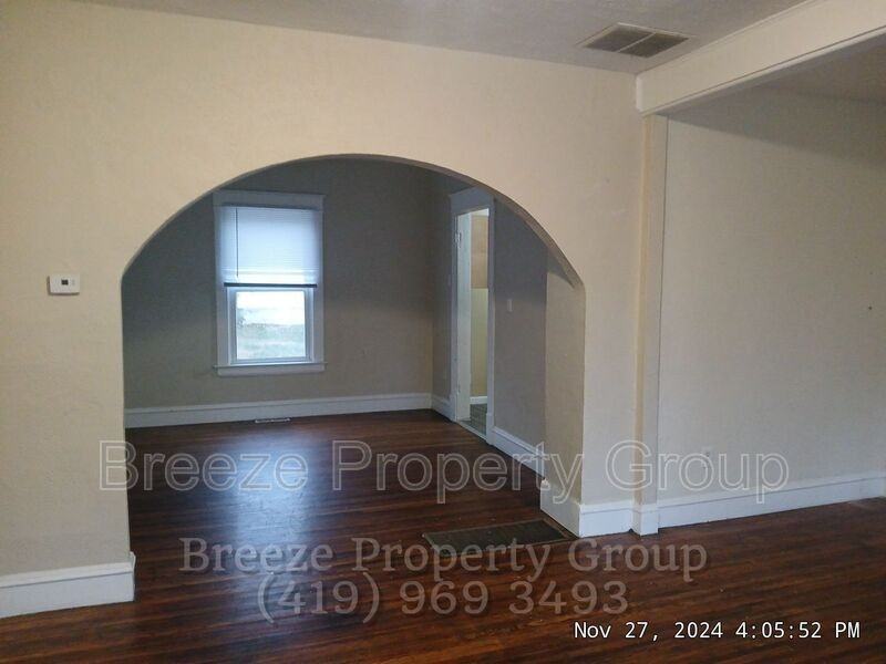 705 Nicholas St - Photo 4 of 12